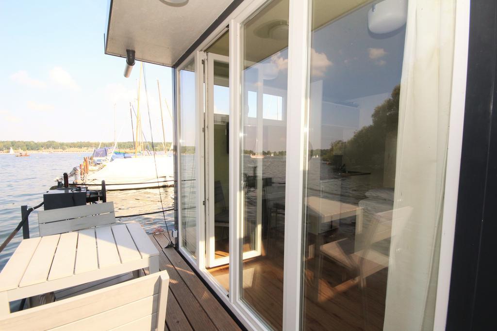Cosy Houseboat Wannsee Botel Berlino