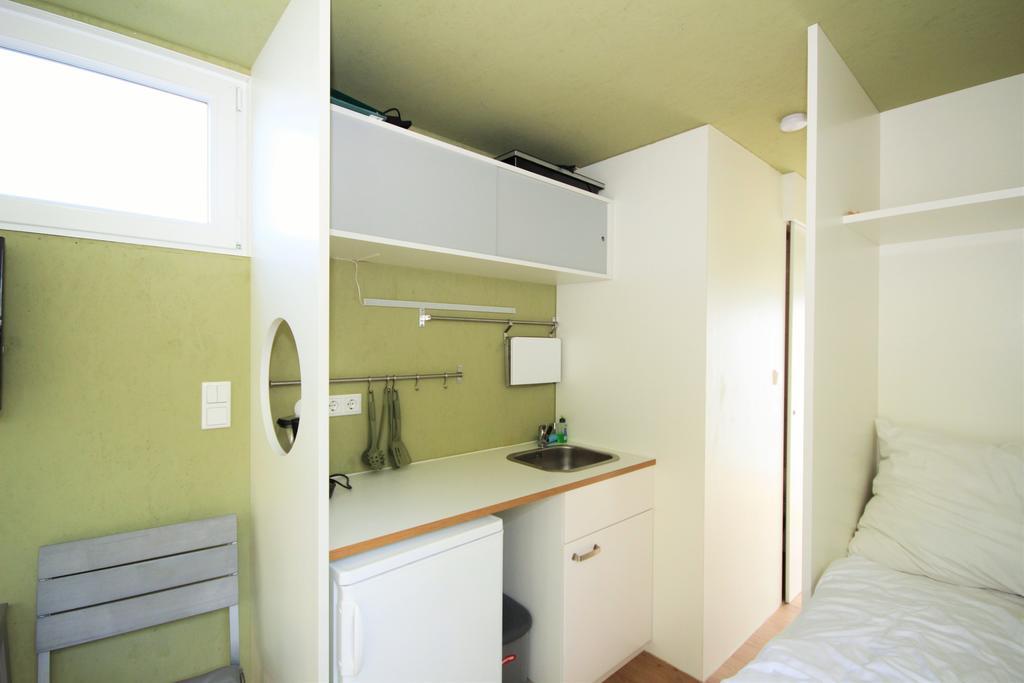 Cosy Houseboat Wannsee Botel